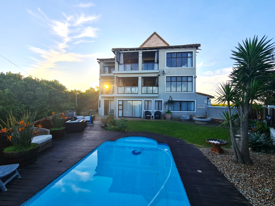 8 Bedroom Property for Sale in Paradise Beach Eastern Cape